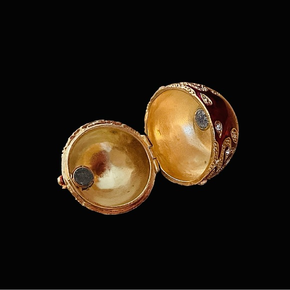 Monet Vintage Collectible Holiday Ornament Trinket Box in Original Gift Box - Picture 3 of 5